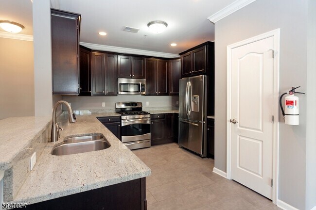 Building Photo - 1409 Brook Hollow Dr