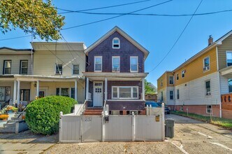 Building Photo - 232 Pearsall Ave