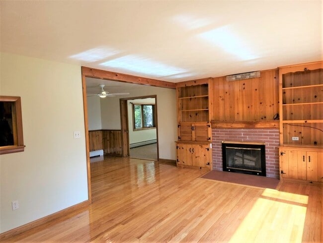 Building Photo - 176 Granville Rd