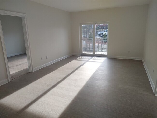 Building Photo - 10 Franklin Ave