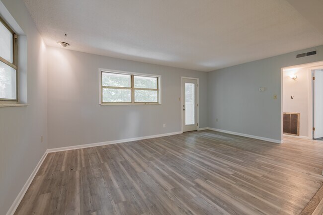 Foto del edificio - 109 E Holston Ln