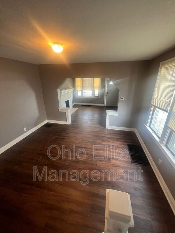 Building Photo - 287 N Burgess Ave