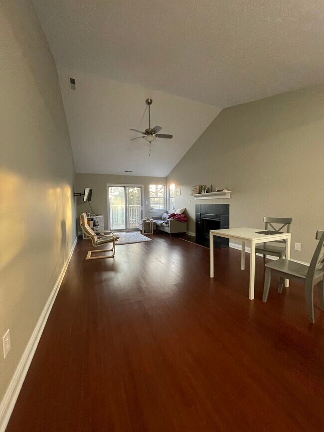 Building Photo - 9532 Aberdare Dr