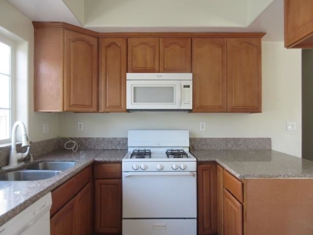 Building Photo - 3 bedroom in Panorama City CA 91402