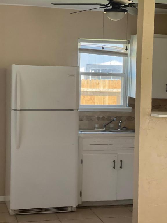 Foto del edificio - 405 NW Glendale Dr