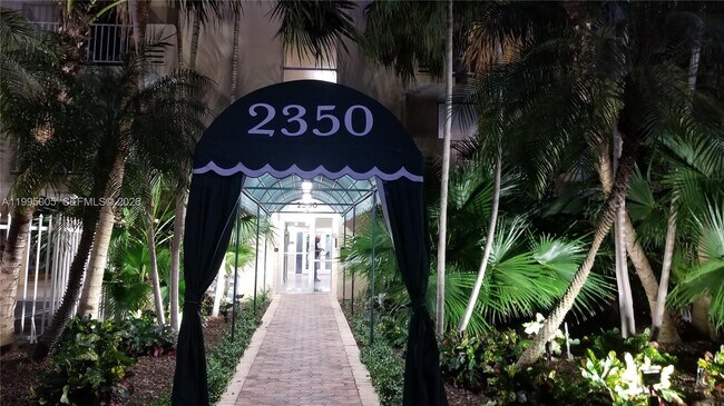 Foto del edificio - 2350 NE 135th St