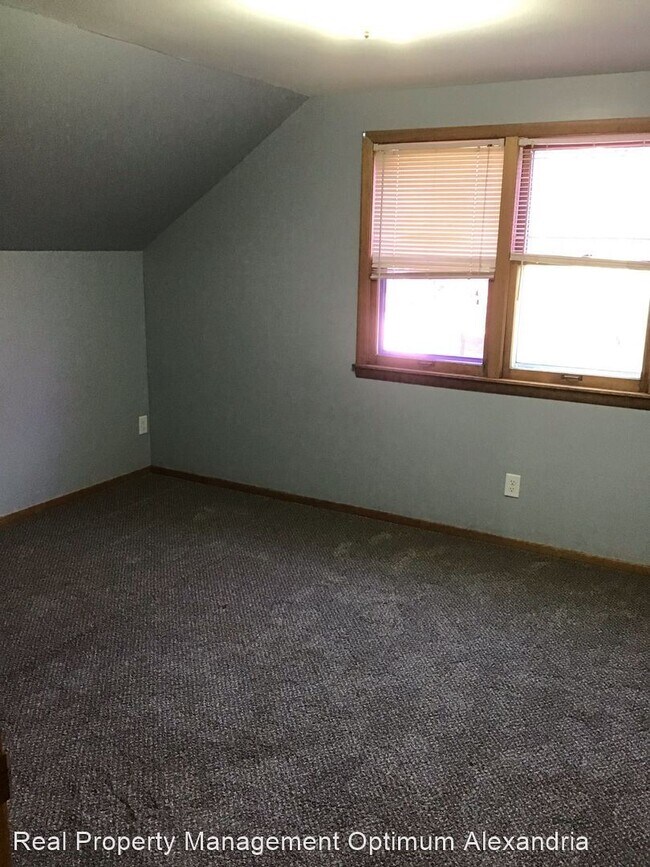 Building Photo - 4 br, 2 bath House - 623 Oak St
