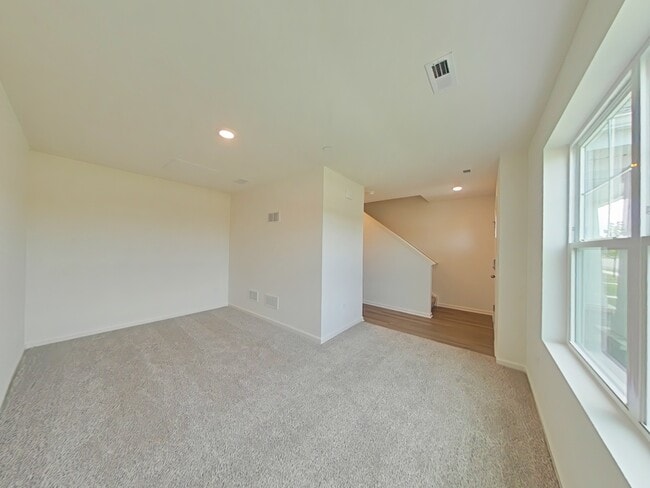 Building Photo - 334 Basin Ct