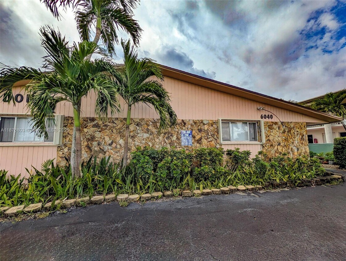 Foto principal - 6040 SW 26th St