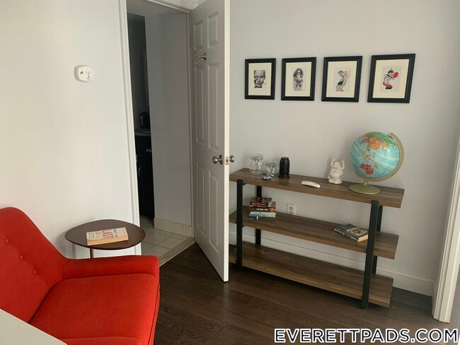 Building Photo - 12 Locust St