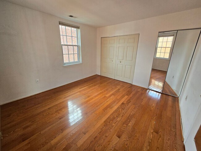 Foto del edificio - Bright 1 bedroom in washington square west...