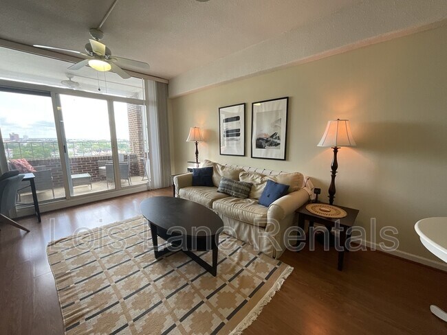 Foto del edificio - 14 Lockwood Dr