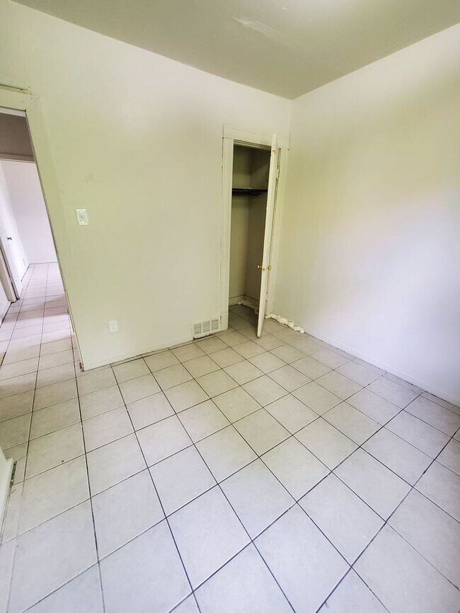 Foto del edificio - 608-610 W Burleigh St. (Duplex)