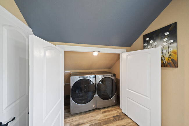 Foto del edificio - 8123 Holiday Ln