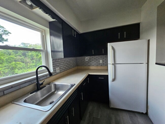 Building Photo - Newly updated 3 bedroom 2 bathroom home in...