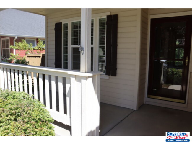 Building Photo - Clean Two story 3 bedroom plus office 3 ba...