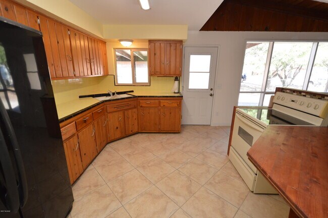 Foto del edificio - 2157 N Sycamore Blvd