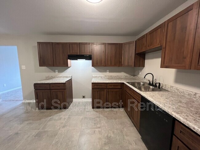 Building Photo - 862 Hackberry Ln