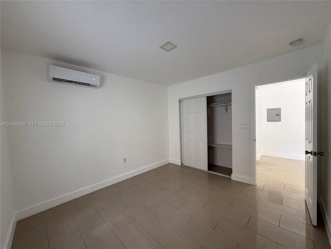 Foto del edificio - 242 NE 55th Terrace