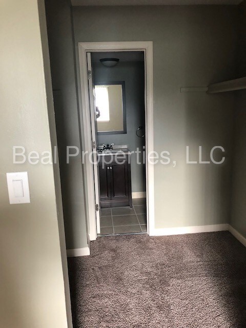 Building Photo - 627 John Anderson Ct