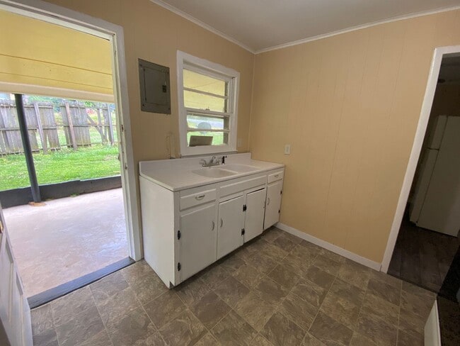 Building Photo - 2721 Simpson St