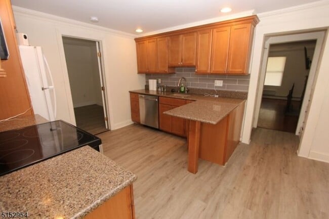 Building Photo - 143 Millbrook Ave
