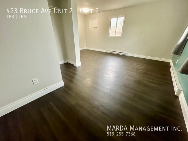 Photo du bâtiment - SPACIOUS & UPDATED 1 BED/1BATH APARTMENT! ...
