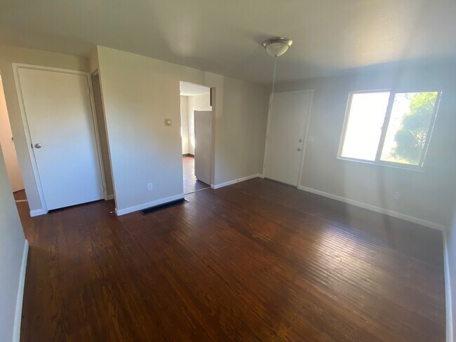 Building Photo - 6188 Sunderland Dr