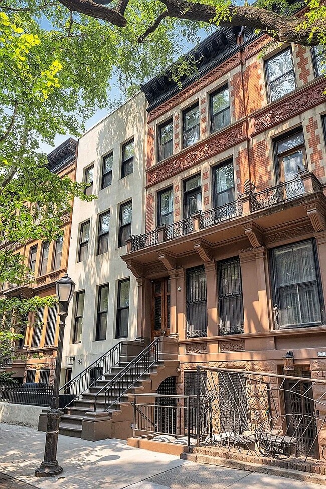 Building Photo - 23 W 94th St
