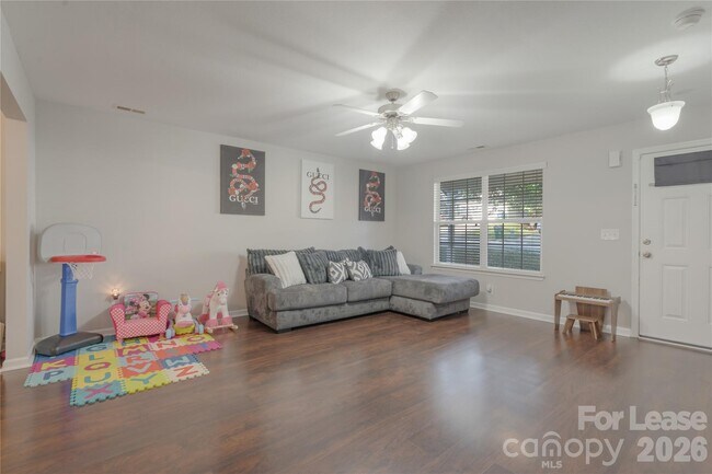 Building Photo - 223 Stockbridge Dr