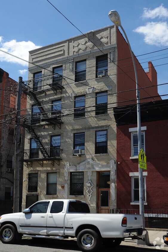 Primary Photo - Hour Apartment House Ii