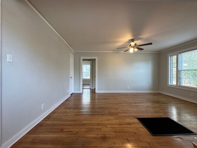 Foto del edificio - 4024 MacArthur Dr