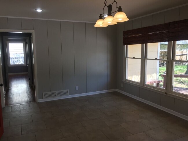 Foto del edificio - 925 Wilshire - 2/Bed 2/Bath - $1795/month