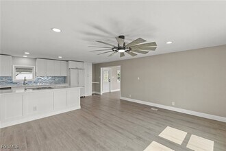 Building Photo - 57 San Remo Cir