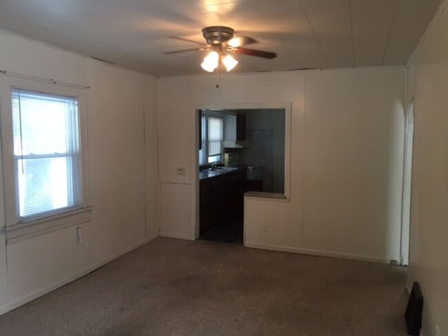 Building Photo - Small 2 bedroom house  in Waterloo