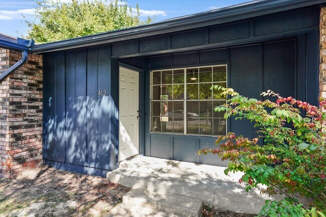 Foto del edificio - 412 W Austin St