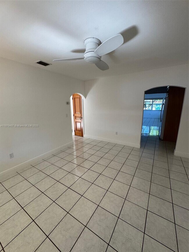 Foto del edificio - 632 SW 33rd Ave