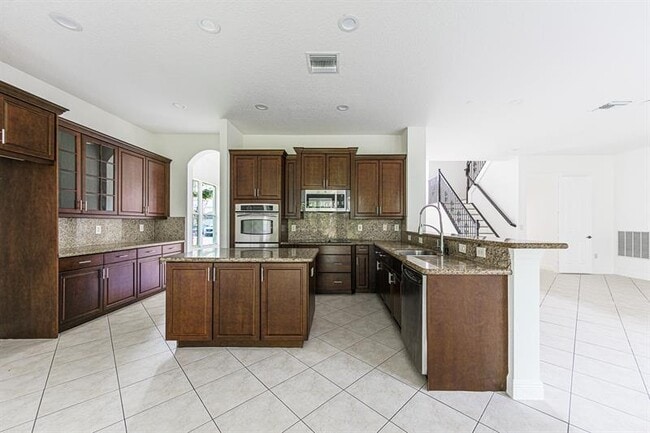 Building Photo - 4981 SW 173rd Ave