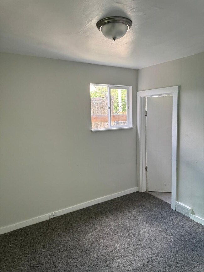 Foto del edificio - 2050 Monongahela Ave