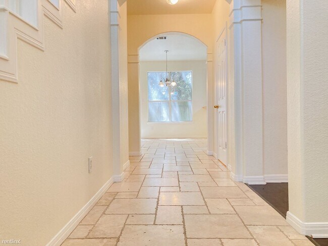 Foto del edificio - 3 br, 2.5 bath House - 2423 Falcon Dr