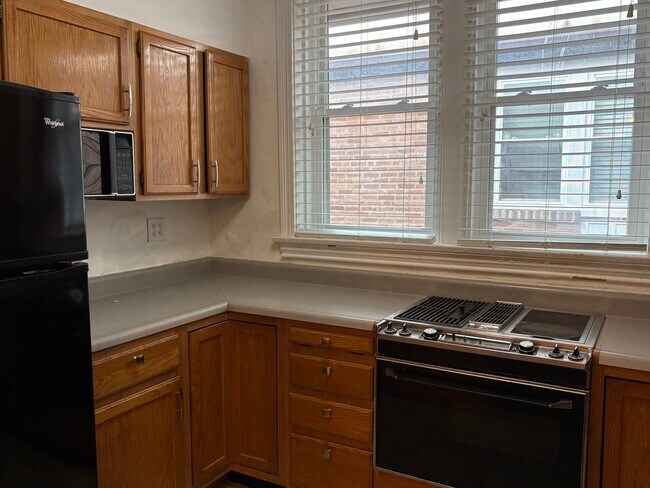 Kitchen - 7222 Forsyth Blvd