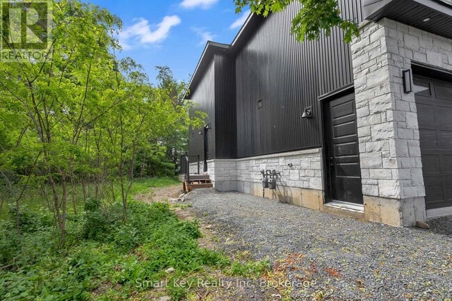 Building Photo - 125 Brae Cres