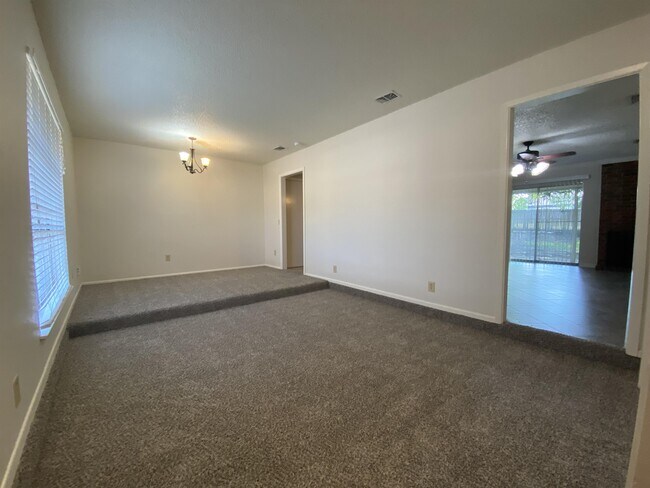 Building Photo - 116 Lakeway Dr