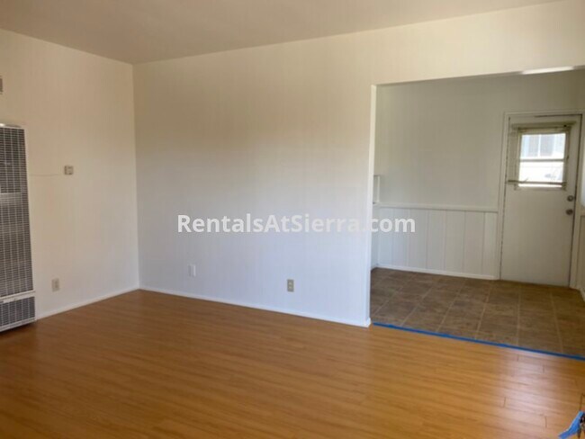 Foto del edificio - 2337 Montrose Ave