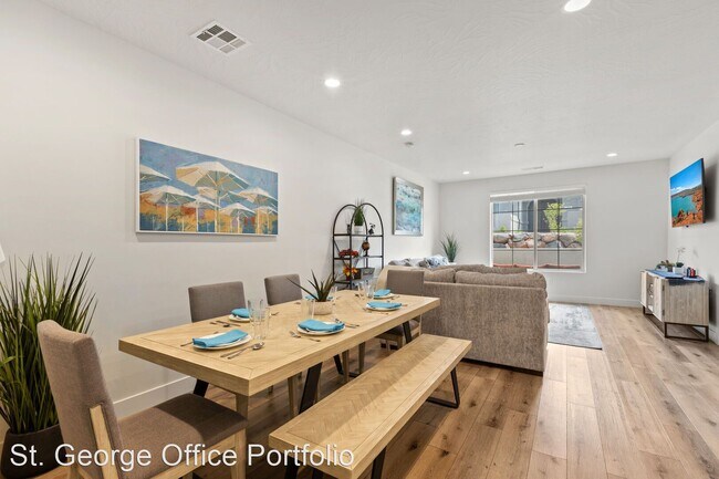 Foto del edificio - 3 br, 2.5 bath House - 1150 N Riviera Alley