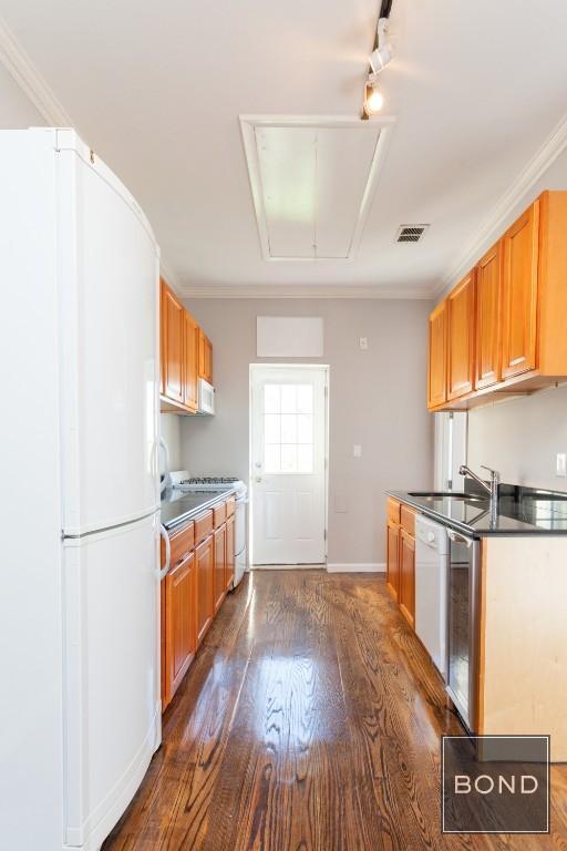 Foto del edificio - 345 E 5th St