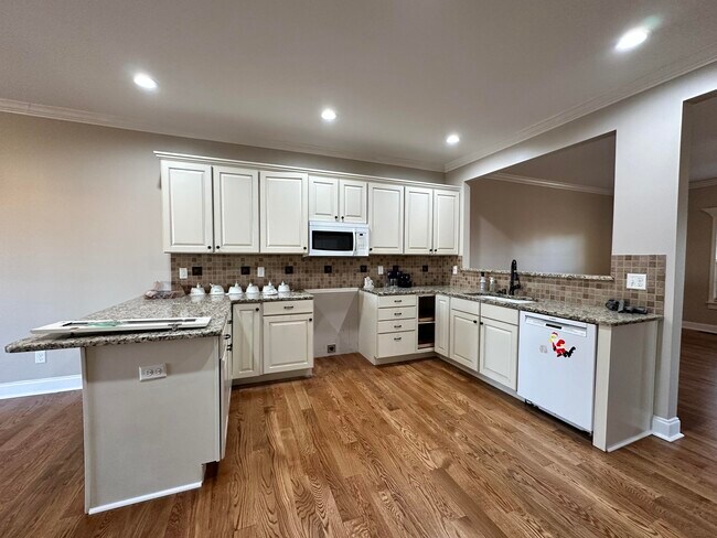 Foto del edificio - 2322 Patchen Wilkes Dr