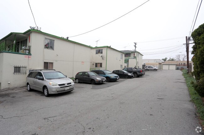 Building Photo - 4851 San Vicente Blvd