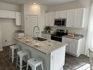 Foto del edificio - 1153 Windy Grove Ln