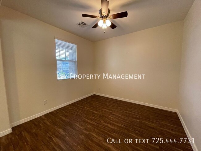 Foto del edificio - 7029 Chestnut Valley St